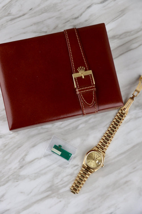 Vintage Rolex Day-Date 18038 in 18k yellow gold with English day display on President bracelet – Lazuli Vintage Watches, Zurich.