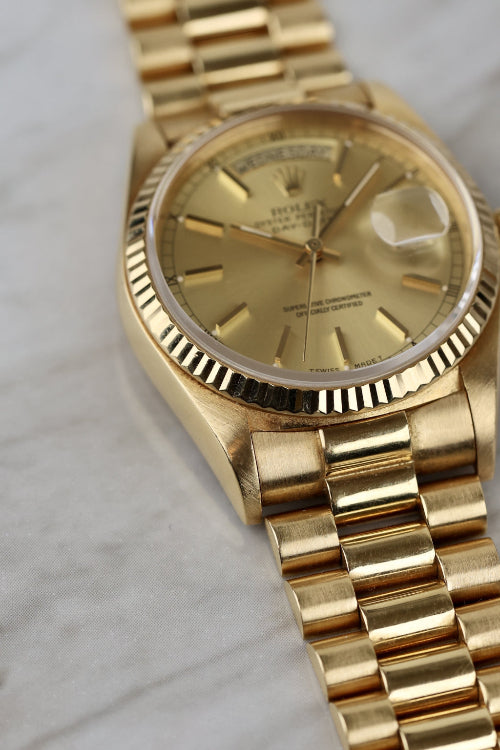 Vintage Rolex Day-Date 18038 in 18k yellow gold with English day display on President bracelet – Lazuli Vintage Watches, Zurich.