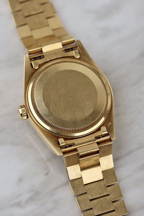 Vintage Rolex Day-Date 18038 in 18k yellow gold with English day display on President bracelet – Lazuli Vintage Watches, Zurich.