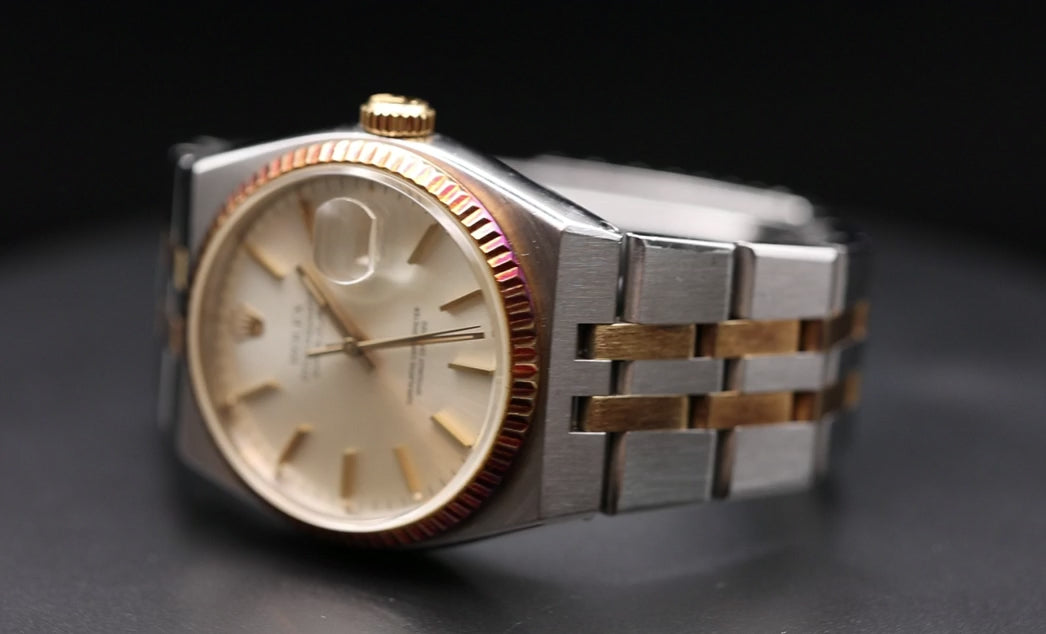 Load video: Oysterquartz 'Two-tone'