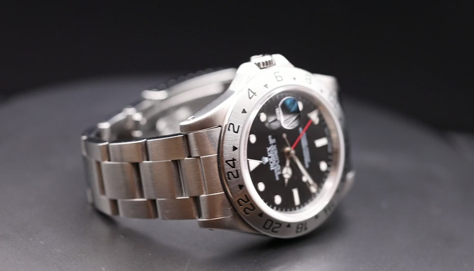 Load video: Explorer 'Black Dial'