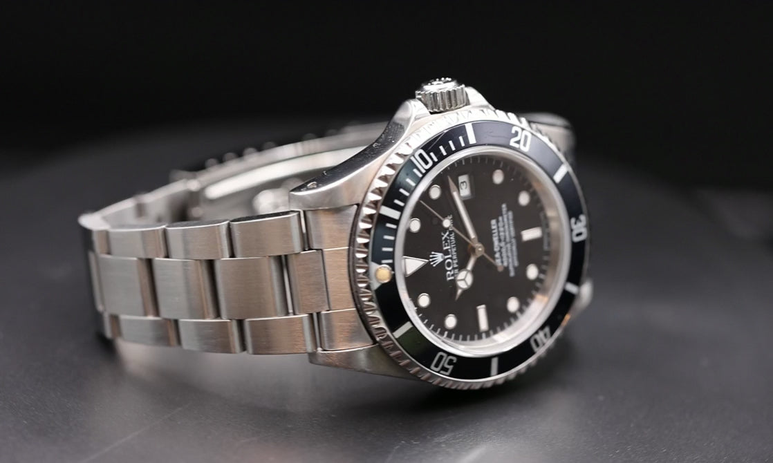 Load video: Sea-Dweller